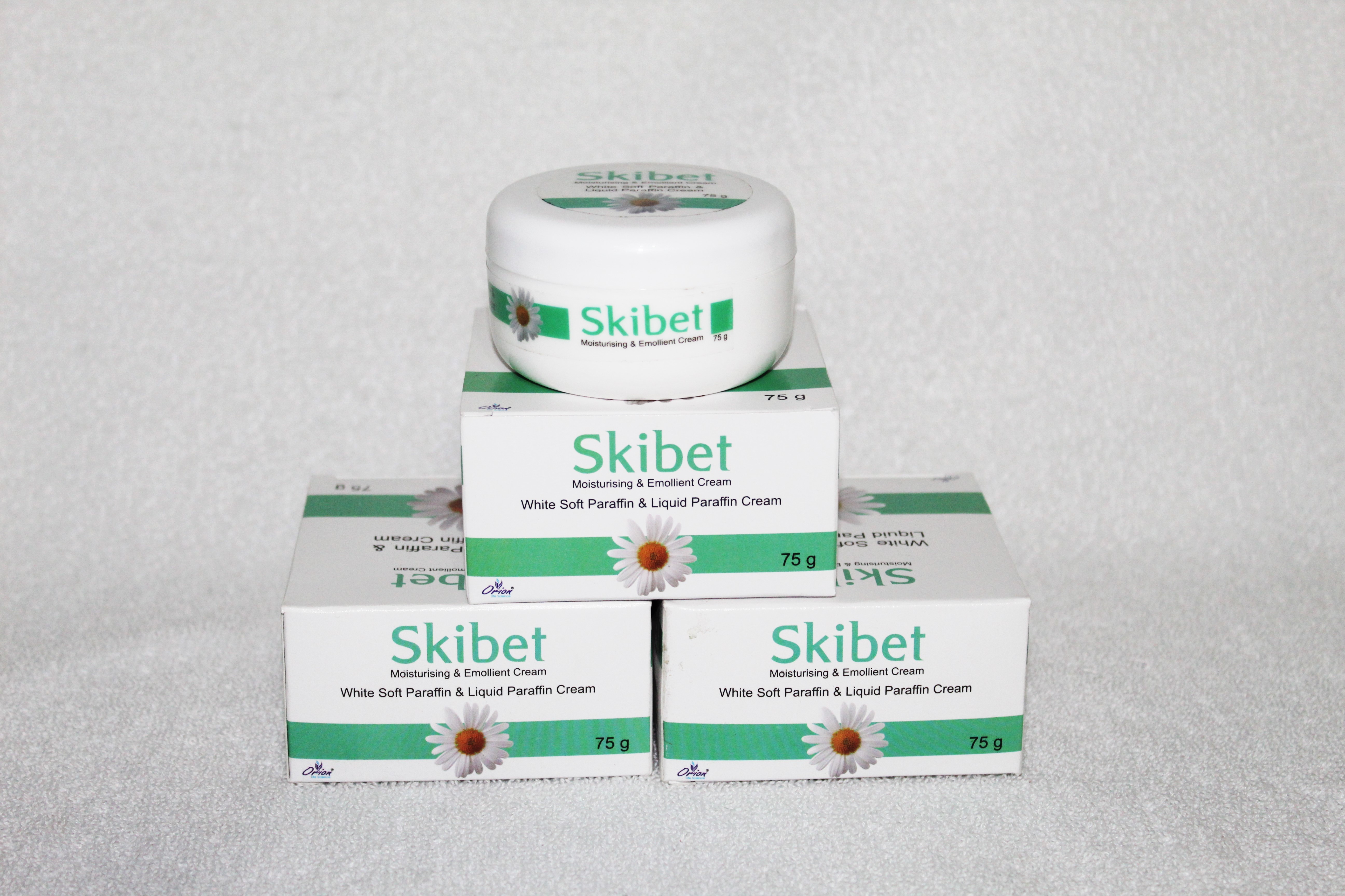 White Soft Paraffin & Liquid Paraffin Cream Cas No: 340