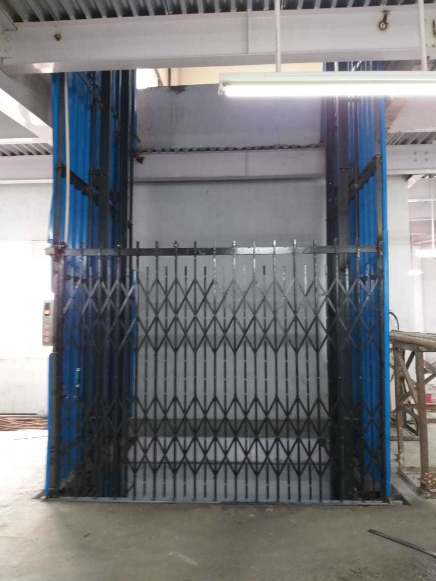 Cage Type Industrial Lift