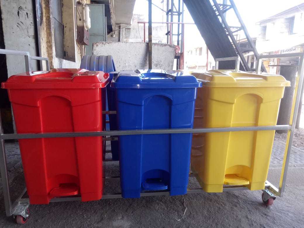 Bio Medical Bin With S S Trolly
