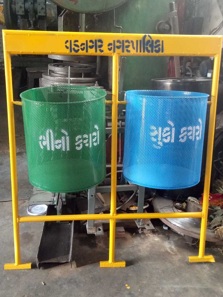 Hanging Garbage Bin