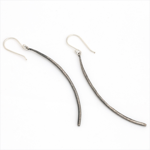 ब्रास मेटैलिक हैंड टेक्सचर ऑक्सीडाइज्ड एंड येलो गोल्ड प्लेटेड डैंगलर इयररिंग