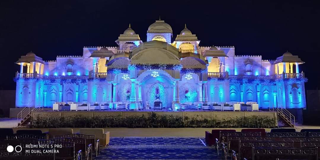 Wedding Stage - A1 Grade Fiber Material 100 Feet Length X 26 Feet Height Color Of Choice | Easy Installation Perfect For Weddings And Party Decorations