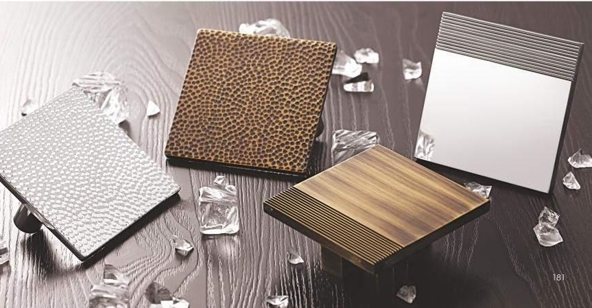 Brass Knobs Size: 4"x4"