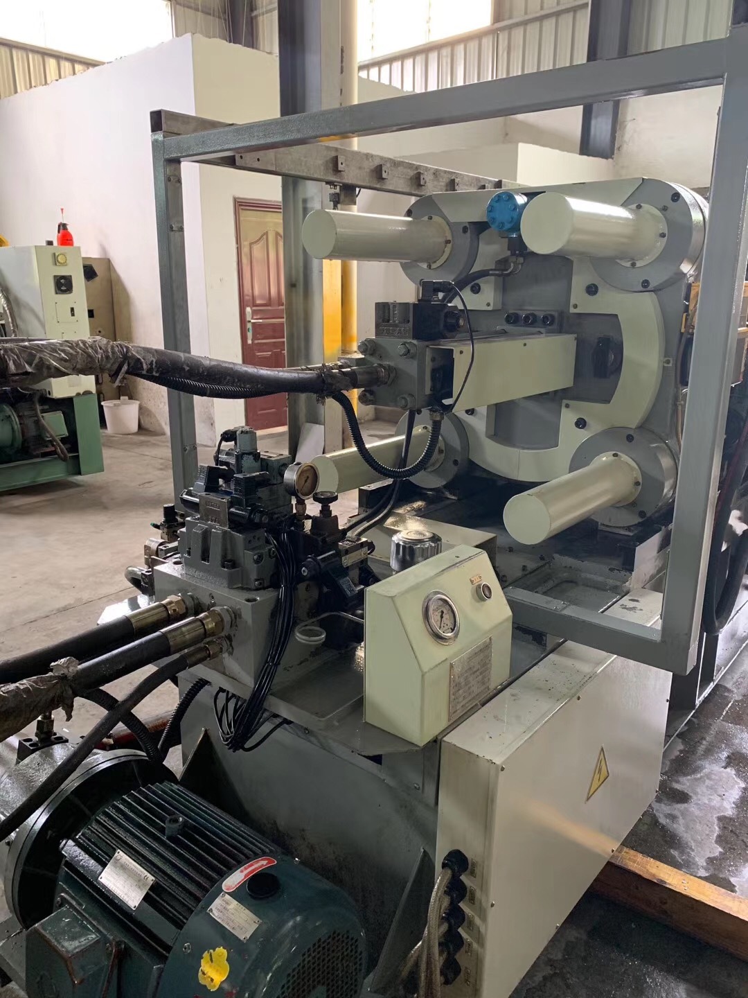 Grey Used Yizumi 180t Cold Chamber Die Casting Machine