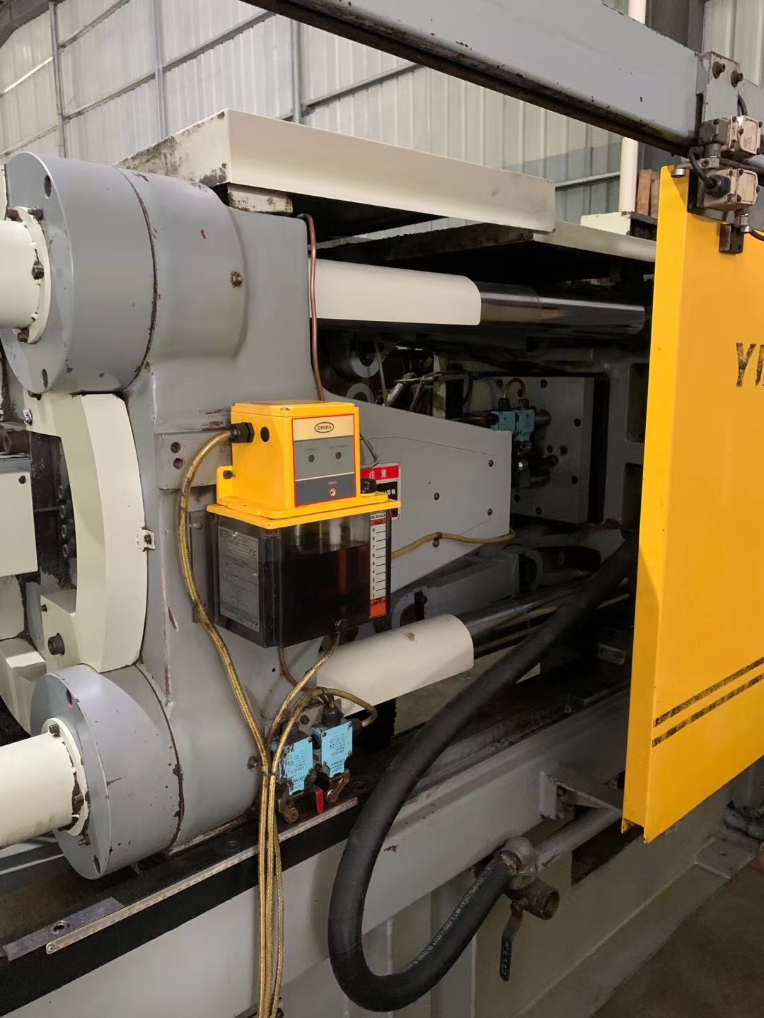 Grey Used Yizumi 180t Cold Chamber Die Casting Machine