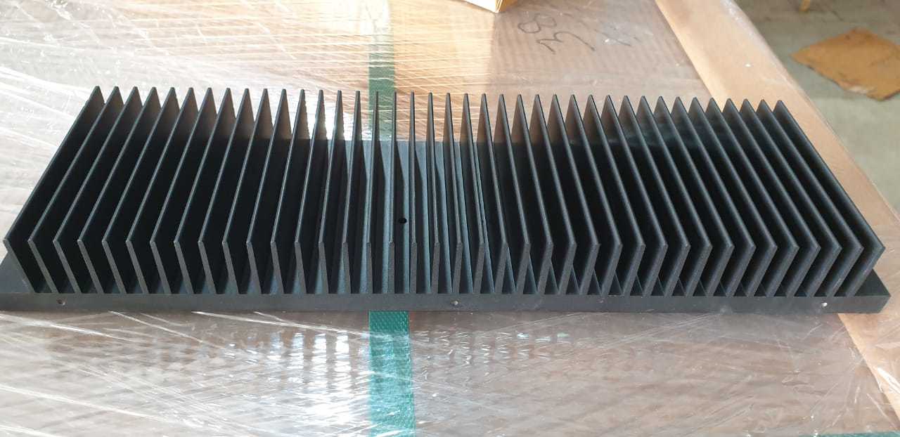 Heat Sink - Industrial Grade Metallic, Customizable Pack Size In Box, Solid Form For Efficient Heat Dissipation From Electronic Components