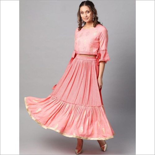 महिलाओं की फ्लेयर्ड स्कर्ट और टॉप