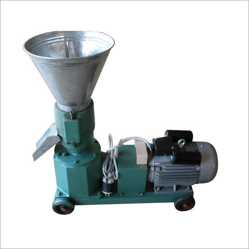 Cattle Feed Mixer Machine - Automatic Operation, 220-240 Volt Electric Power | Industrial Use, Painted Surface Finish