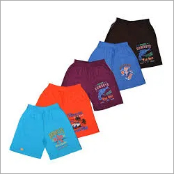विभिन्न रंगों में उपलब्ध बच्चों के मुद्रित शॉर्ट्स