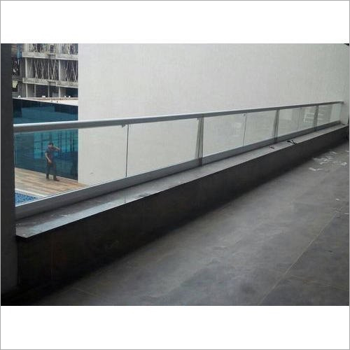 स्टेनलेस स्टील टफेंड ग्लास रेलिंग