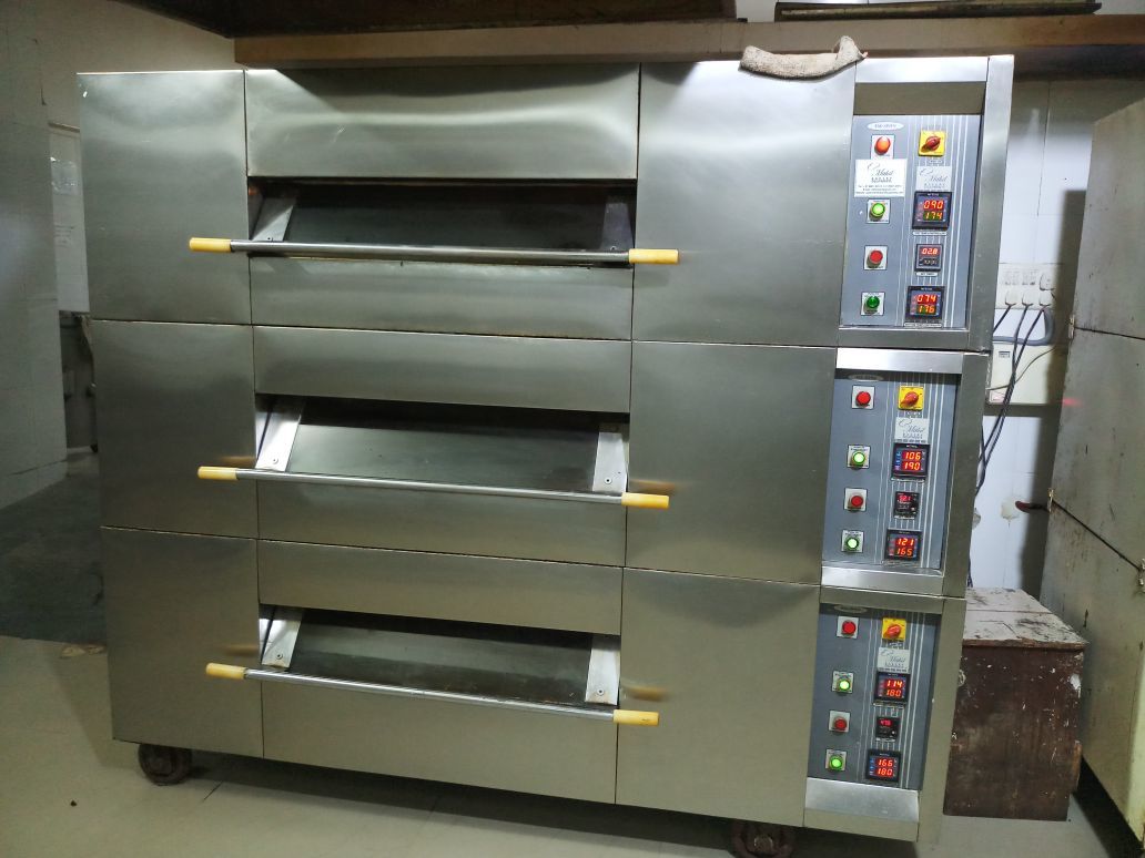 Deck Oven - Stainless Steel, Triple Deck | 230v Power Supply, Lpg/electric Fuel Type, Digital Control System