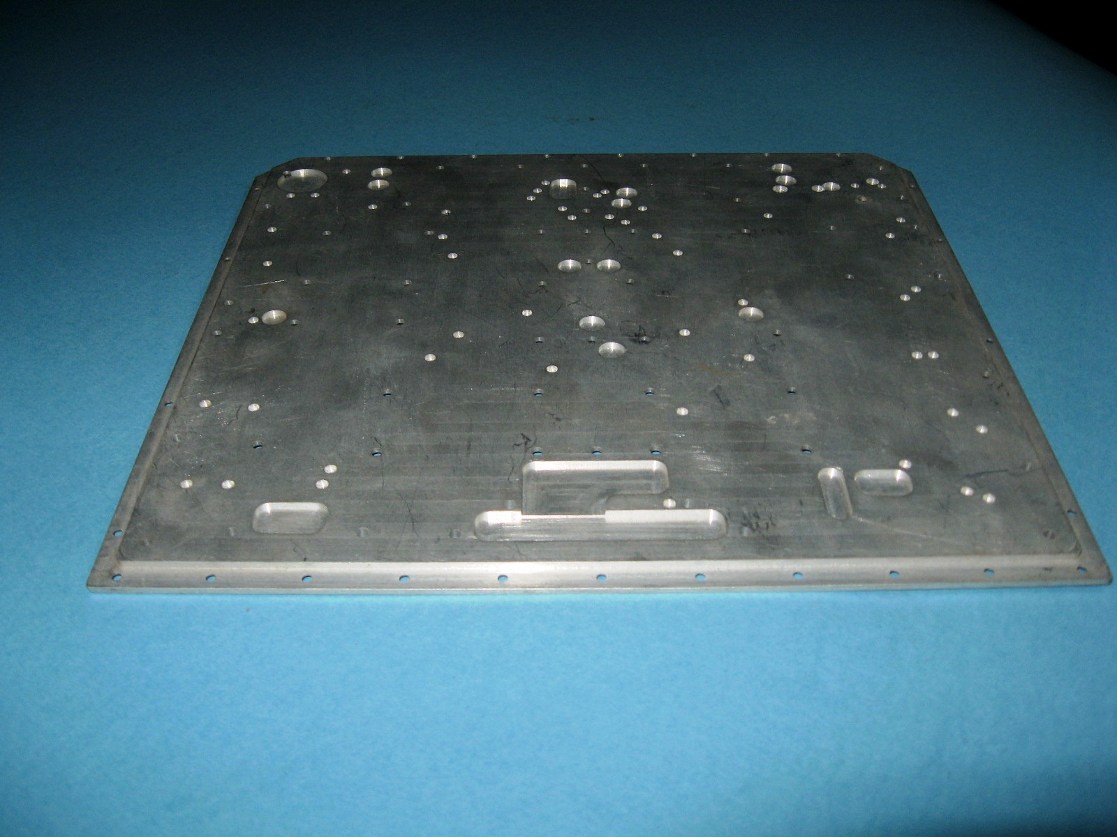 Vmc Machined Components - Aluminum, 100mm X 50mm X 20mm | Anodized Finish, ±0.005 Tolerance, Ra 0.8 Surface Finish, Cnc Machined, 100g Weight