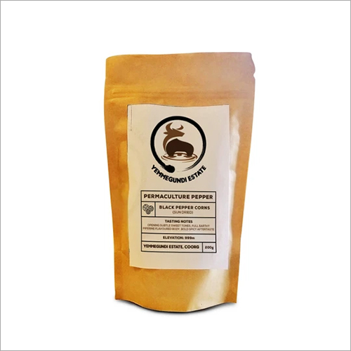 ताजा और स्वस्थ पर्माकल्चर काली मिर्च