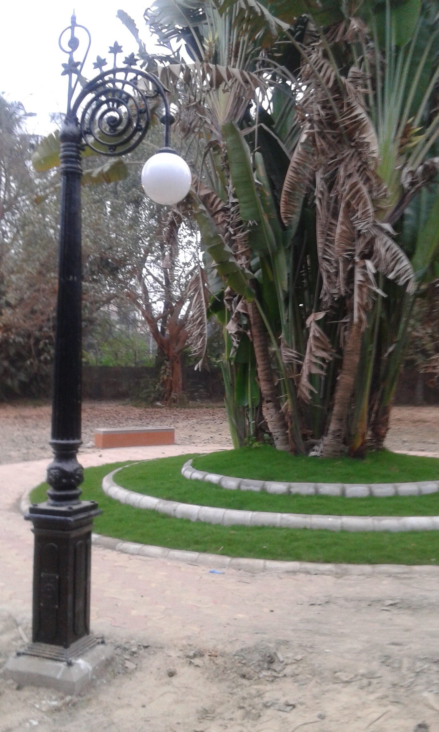 Cast Iron Decorative Lamp Pole - Color: Black
