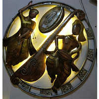 आयरन हैंडीक्राफ्ट वॉल डेकॉर कपल सितार के साथ डांस कर रहे हैं