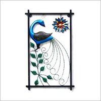 आयरन हैंडीक्राफ्ट वॉल डेकॉर फ्रेम में मोर