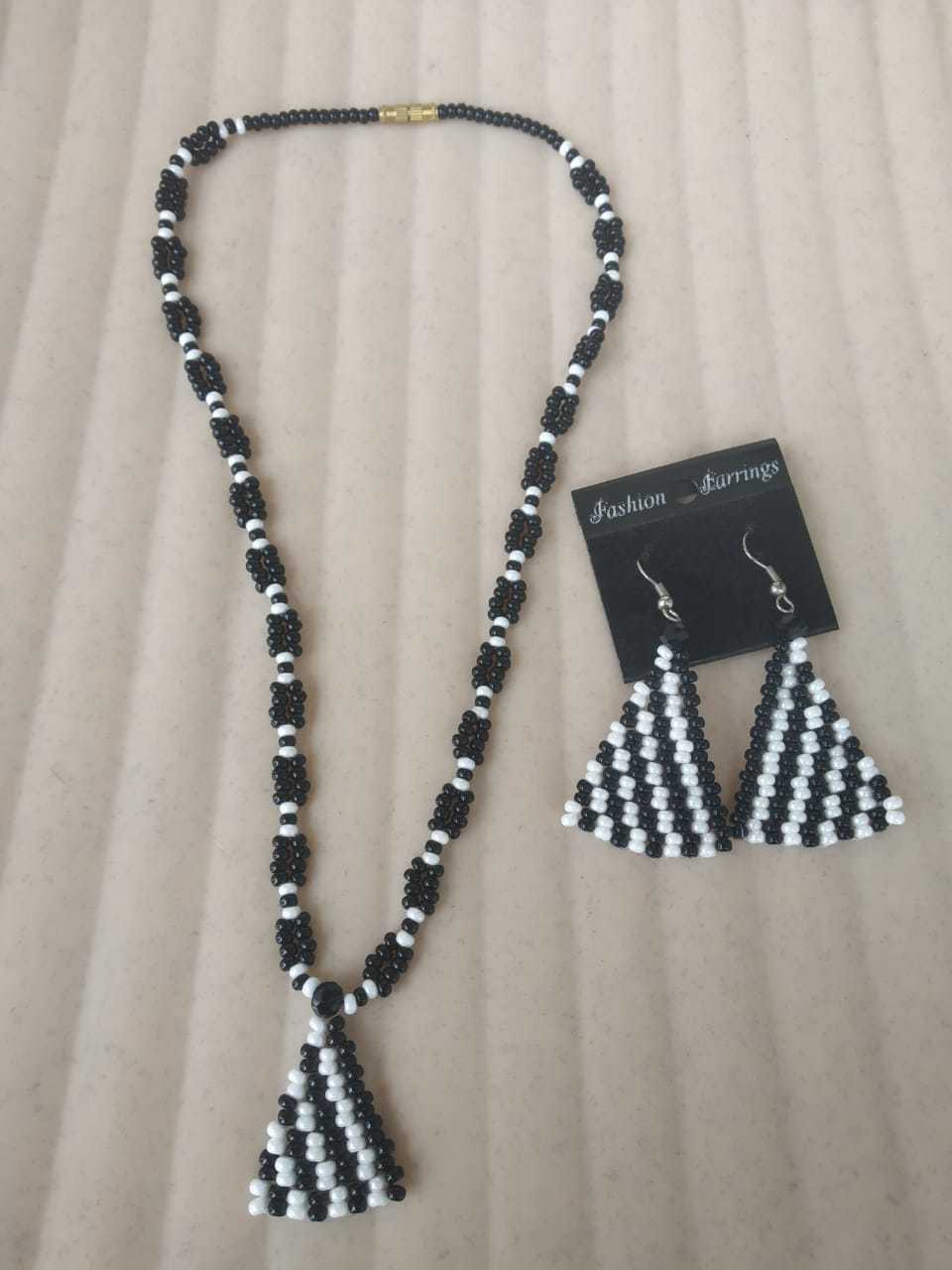 Necklace Black And White