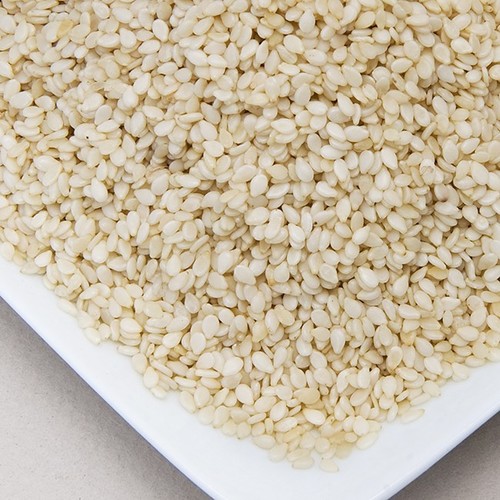 White Sesame Seeds - 99% Purity, 48% Min Oil Content, 2% Max Admixture, White Color, Available in 25/50/80kg Bags, Versatile, Wholesome