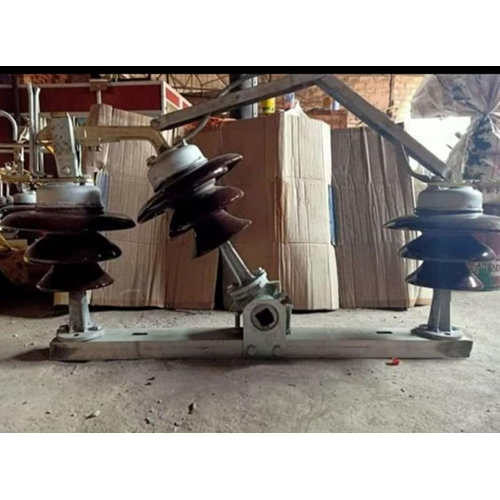 33 केवी गैंग ऑपरेटेड एयर ब्रेक स्विच