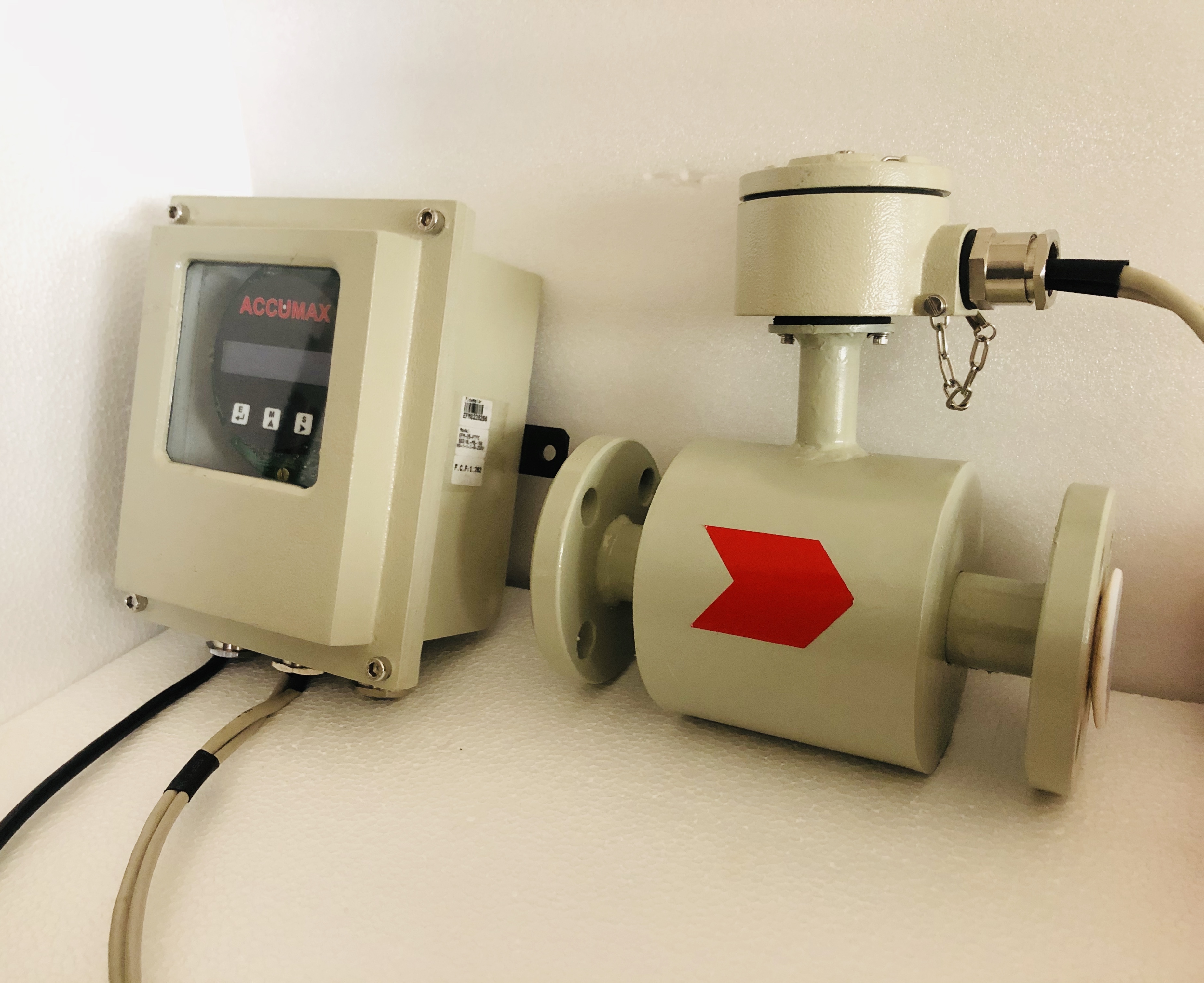 White Digital Flow Meter