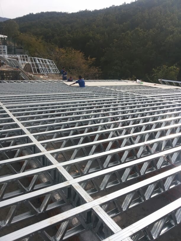 Light Weight Frame Structure - Steel Material, 0.57kn/mâ² Roof Live Load, Earthquake Resistant, Eco-friendly Surface Finishing, 25 Years Lifespan, Moisture And Rust Resistant