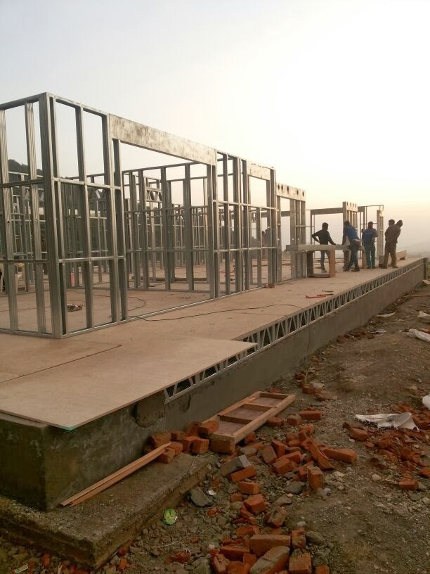 Light Weight Frame Structure - Steel Material, 0.57kn/mâ² Roof Live Load, Earthquake Resistant, Eco-friendly Surface Finishing, 25 Years Lifespan, Moisture And Rust Resistant