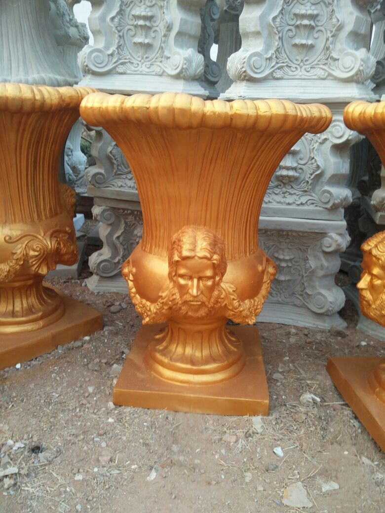 As Per Client Choice Round Planter