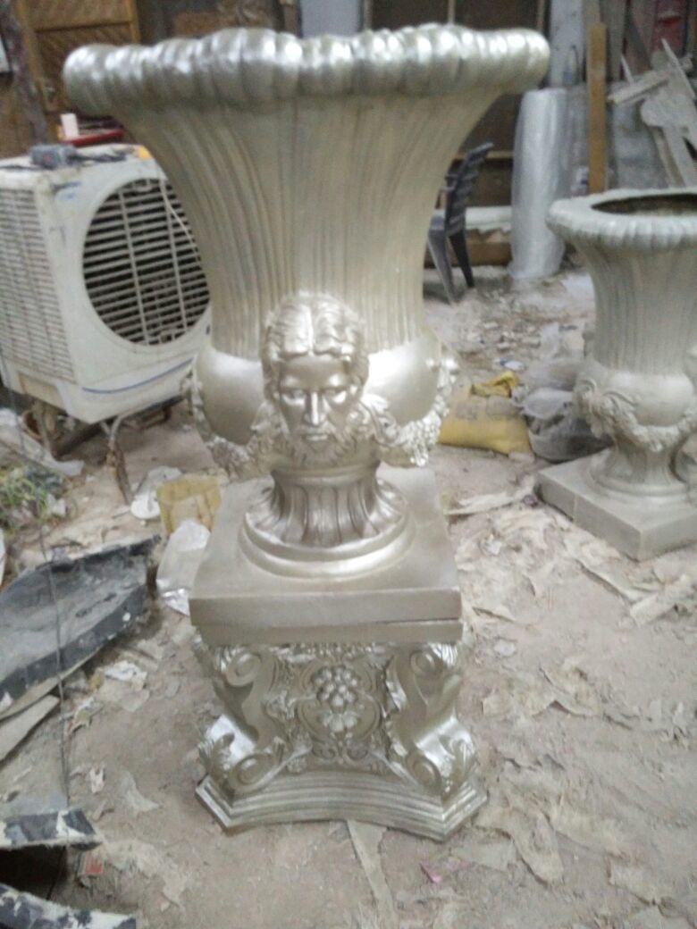 As Per Client Choice Round Planter
