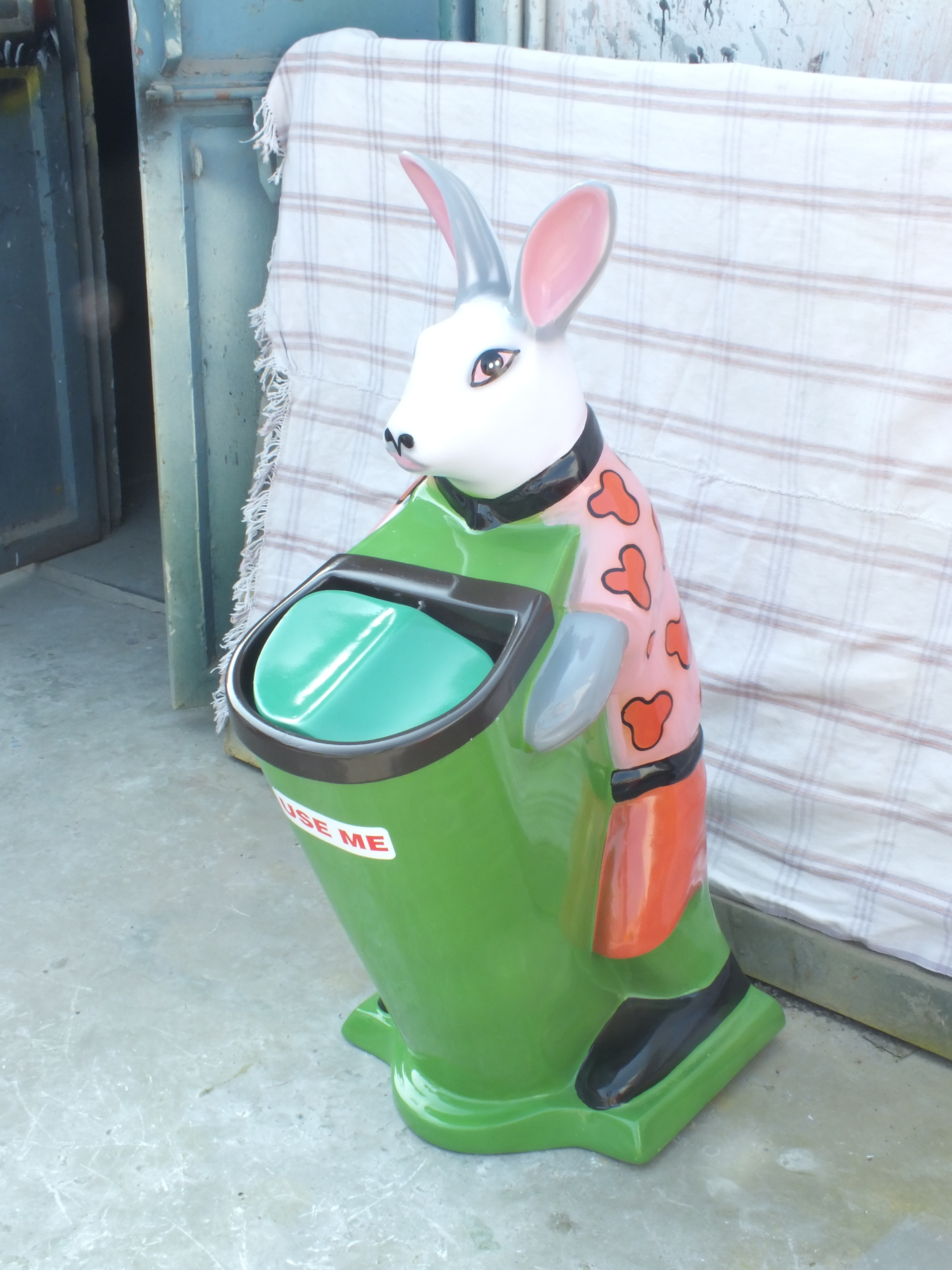 Animal Shape Dustbin - Fibre, 4 Feet Size | Customised Color, Manual Functionality, Ideal For Indoor And Outdoor Use