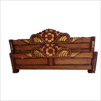 लकड़ी का बिस्तर घुमावदार हेडबोर्ड