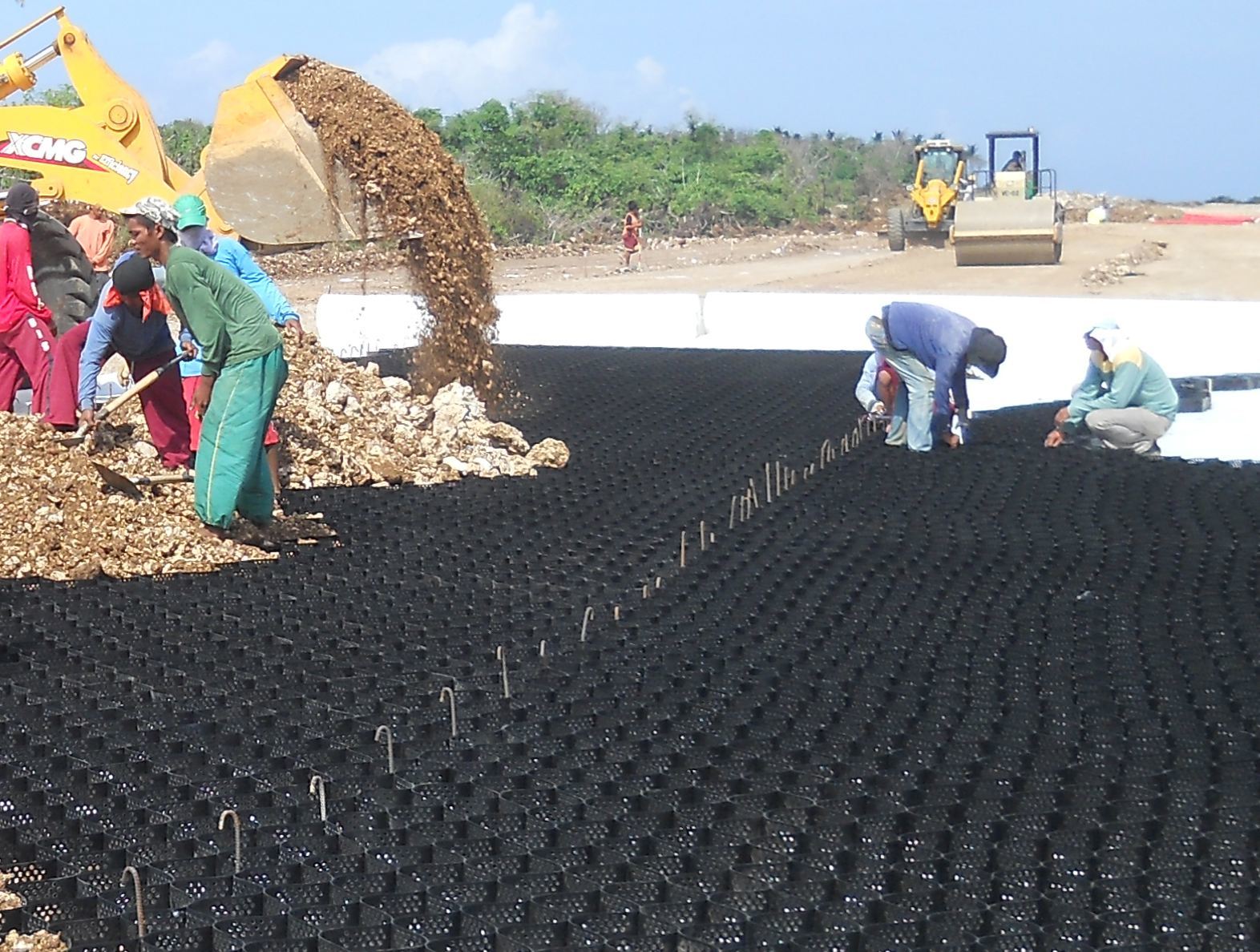 High Intensity Hdpe Geocell - 330-1000mm Size, Smooth & Textured Surface Treatment | Road Subgrade Reinforcement, Good Stability & Pressure Resistance