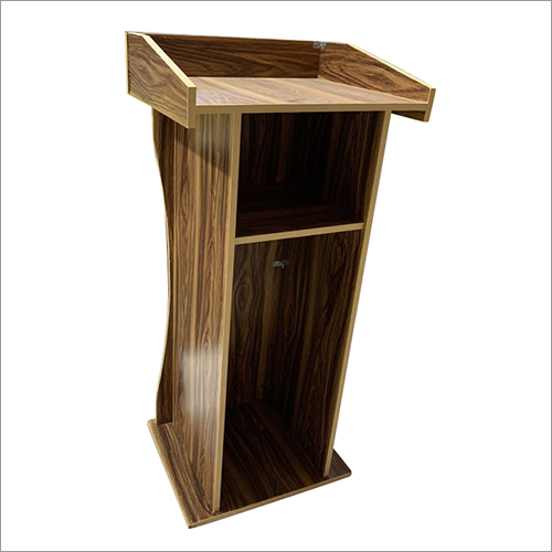 लकड़ी का पोडियम