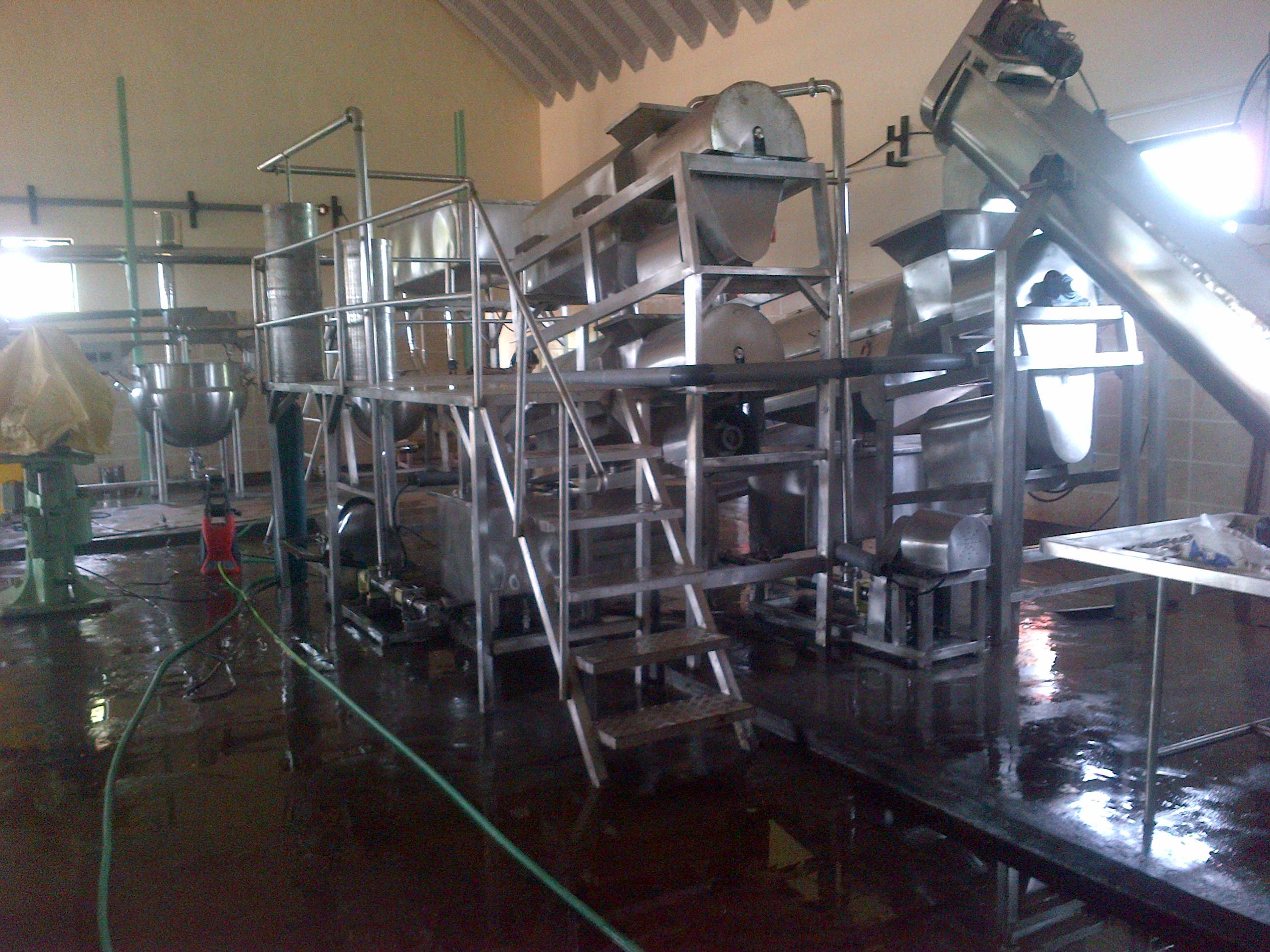 Mango Pulp Making Machine - Stainless Steel Ss304, 415v Electric Power Source, Galvanized Surface Treatment | 50hz Frequency