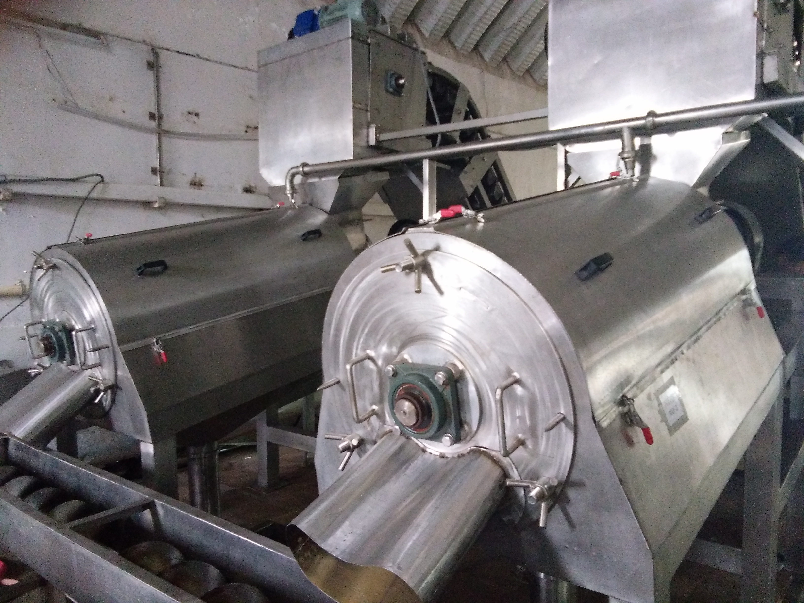 Mango Pulp Making Machine - Stainless Steel Ss304, 415v Electric Power Source, Galvanized Surface Treatment | 50hz Frequency