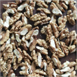 लाइट एम्बर क्वार्टर वॉलनट कर्नेल