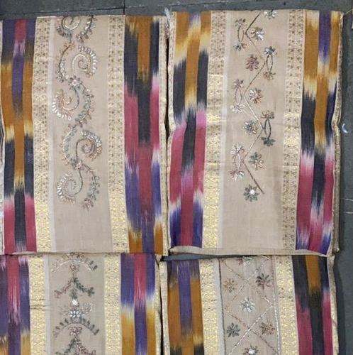 काम के साथ पैनल सूट