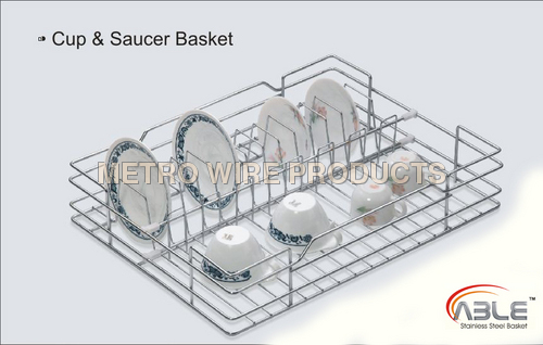 कप और प्लेट की टोकरी