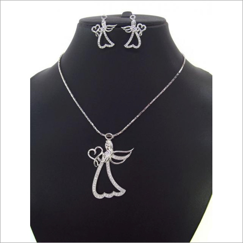 महिलाओं के हल्के वज़न का पेंडेंट सेट