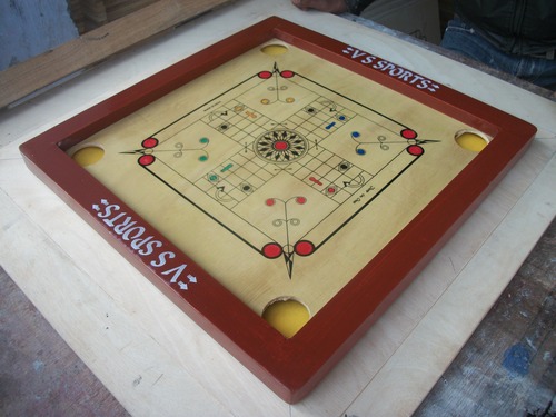 लकड़ी का कैरम बोर्ड