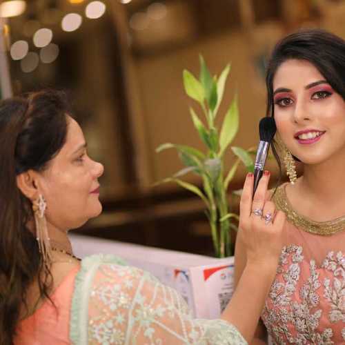 सिलिकॉन रिसेप्शन मेकअप