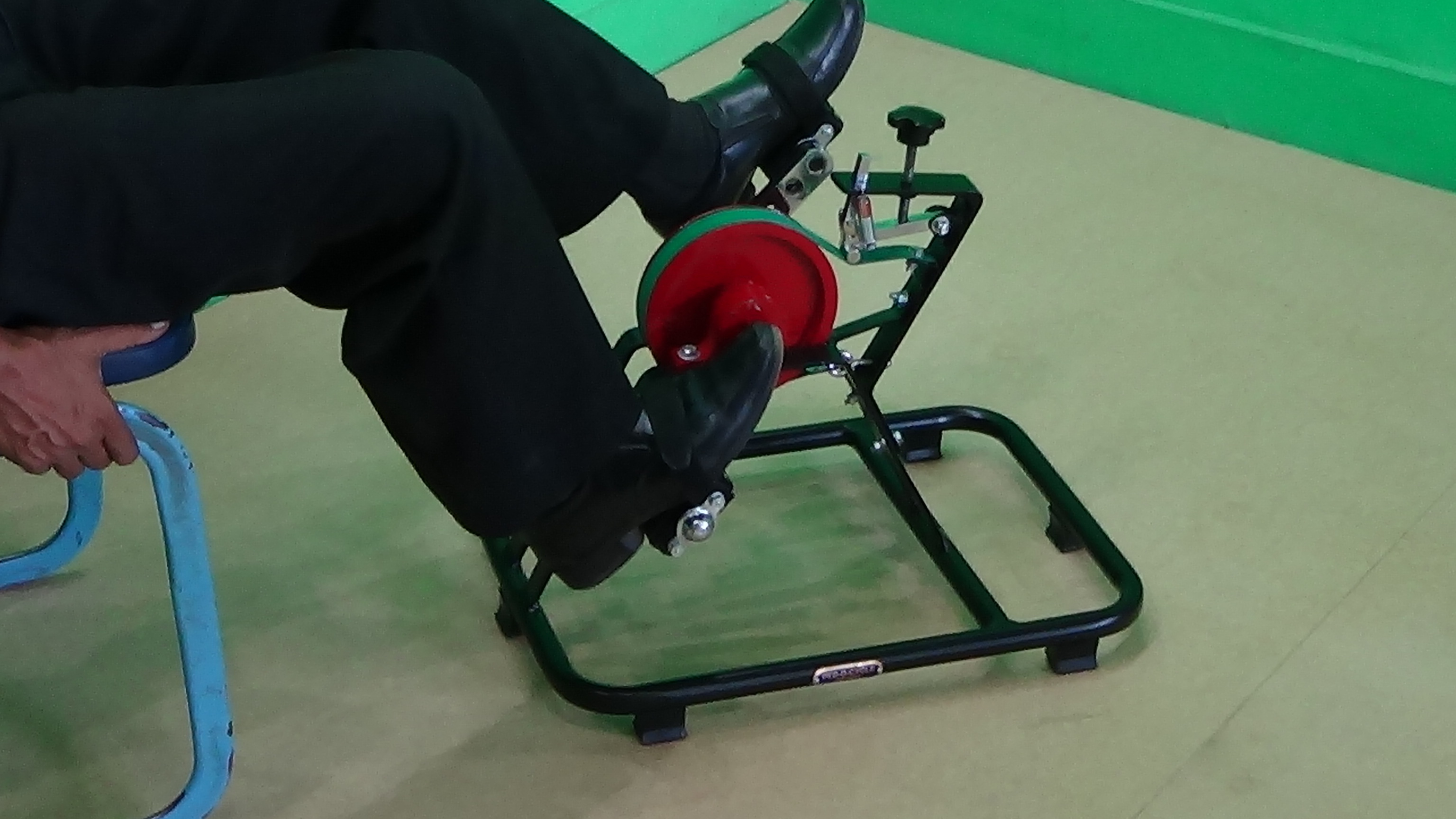 Imi 2890 Ped-o-cycle - Bi-directional Tubular Steel, 20cm Flywheel With Adjustable Resistance Control | Ideal For Joint Reactivation, Muscle Strengthening, Suitable For All Ages