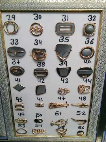 जूते और परिधान बकल