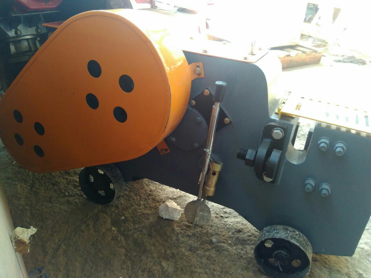 Bar Cutting Machine - Steel, 6-40 Mm Cutting Diameter, 89x89 Mm Blade, 3 Kw Motor, 2880 R/min Motor Speed, 400 Kg Weight, Manual Control, 6 Month Warranty