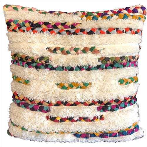 ऊनी और चिंदी कुशन कवर