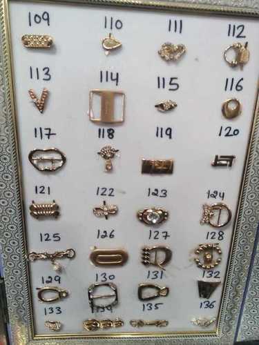 जूते और परिधान बकल