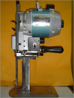 कपड़ा काटने की मशीन