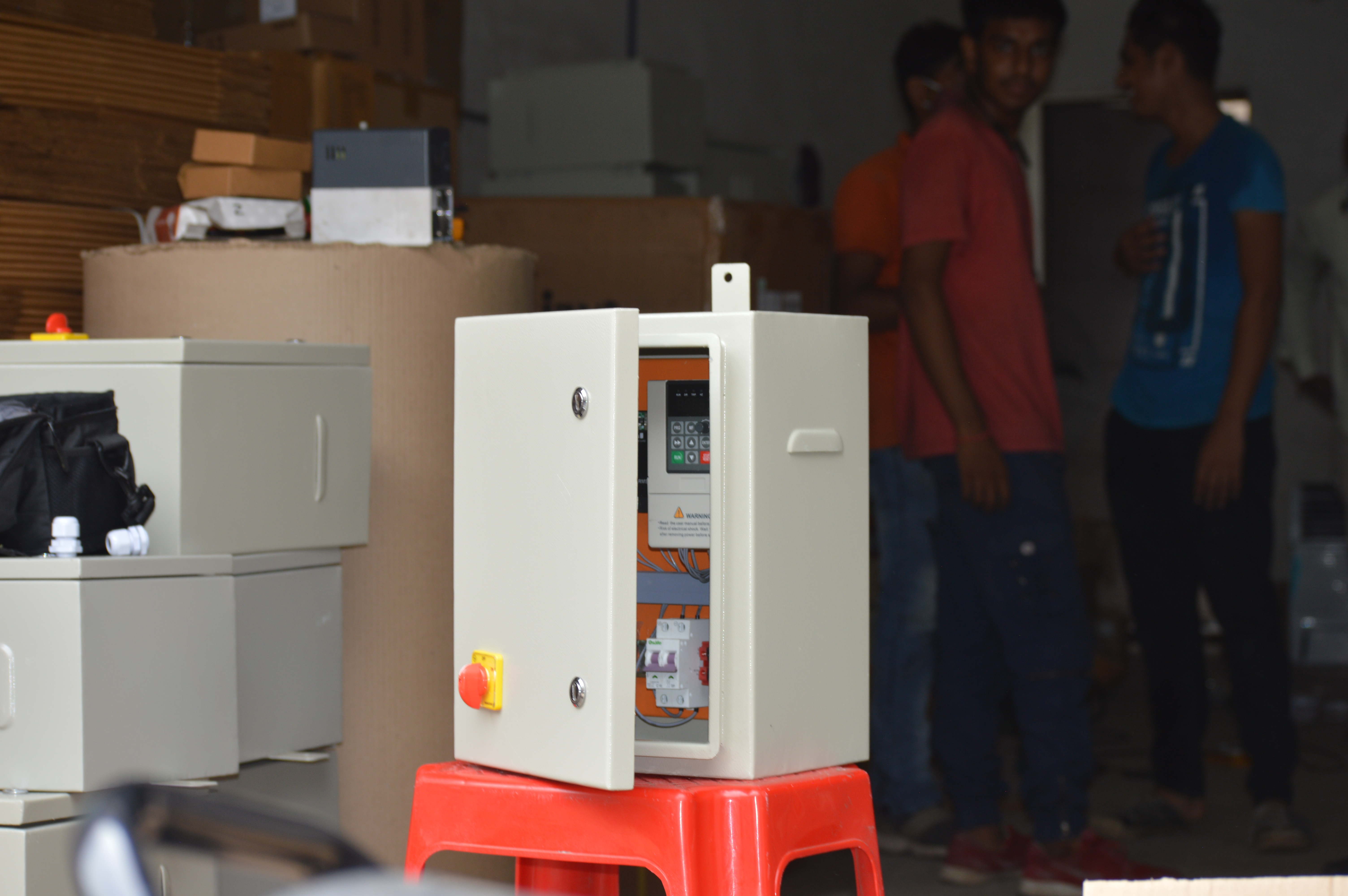 Solar Pump Controller - Metal Construction, Automatic Switch Mode | High Performance Variable Frequency Drive With Advanced Safety Features And 1-year Warranty
