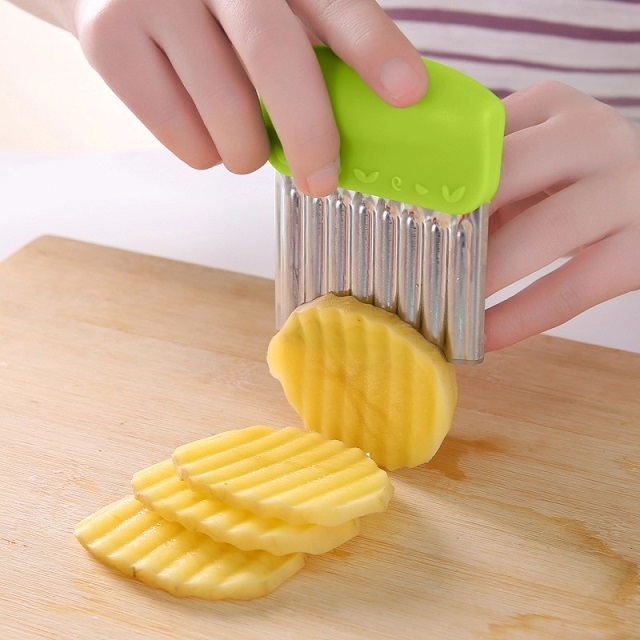 Potato Cutter - 430 Stainless Steel, 9.5 X 8.2 X 2.7 Cm, Yellow | Multiple Blades, Ergonomic Non-slip Grip, Rustproof Design, Wave-patterned Slicer