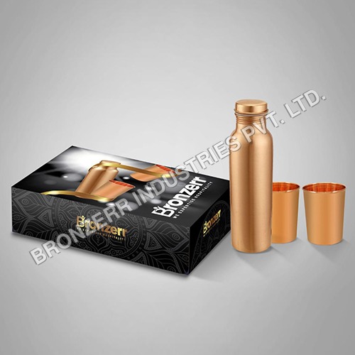 सुरुचिपूर्ण मैट तांबे की बोतल सेट