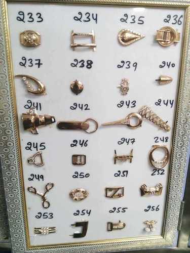 जूते और परिधान बकल